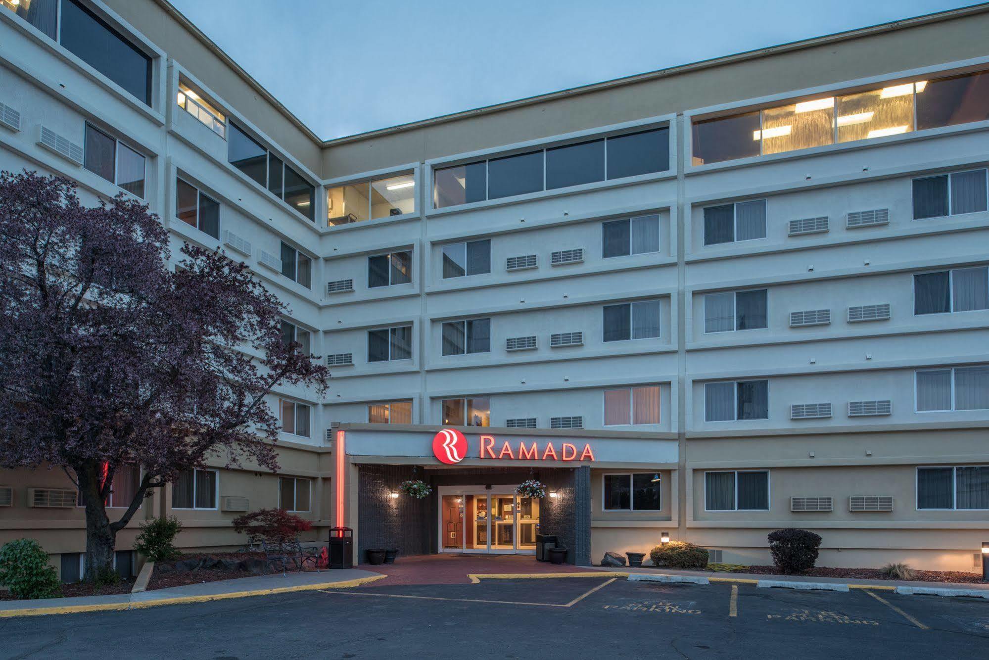 Ramada By Wyndham Downtown Spokane Extérieur photo